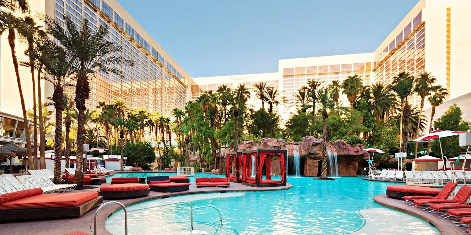 Casino-resort packing for a hotel and travel break