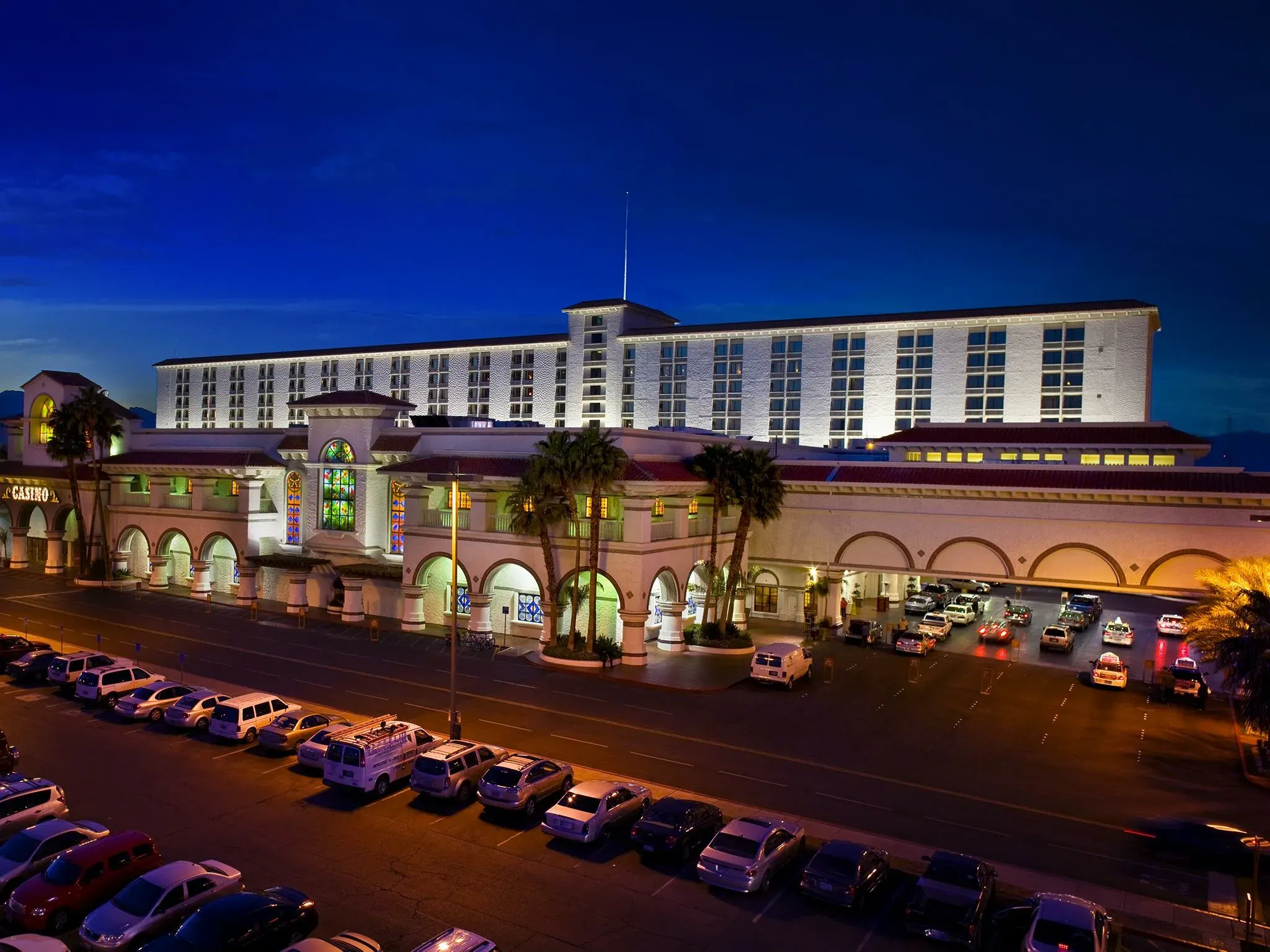 Hotel rate comparison for a casino-resort room stay