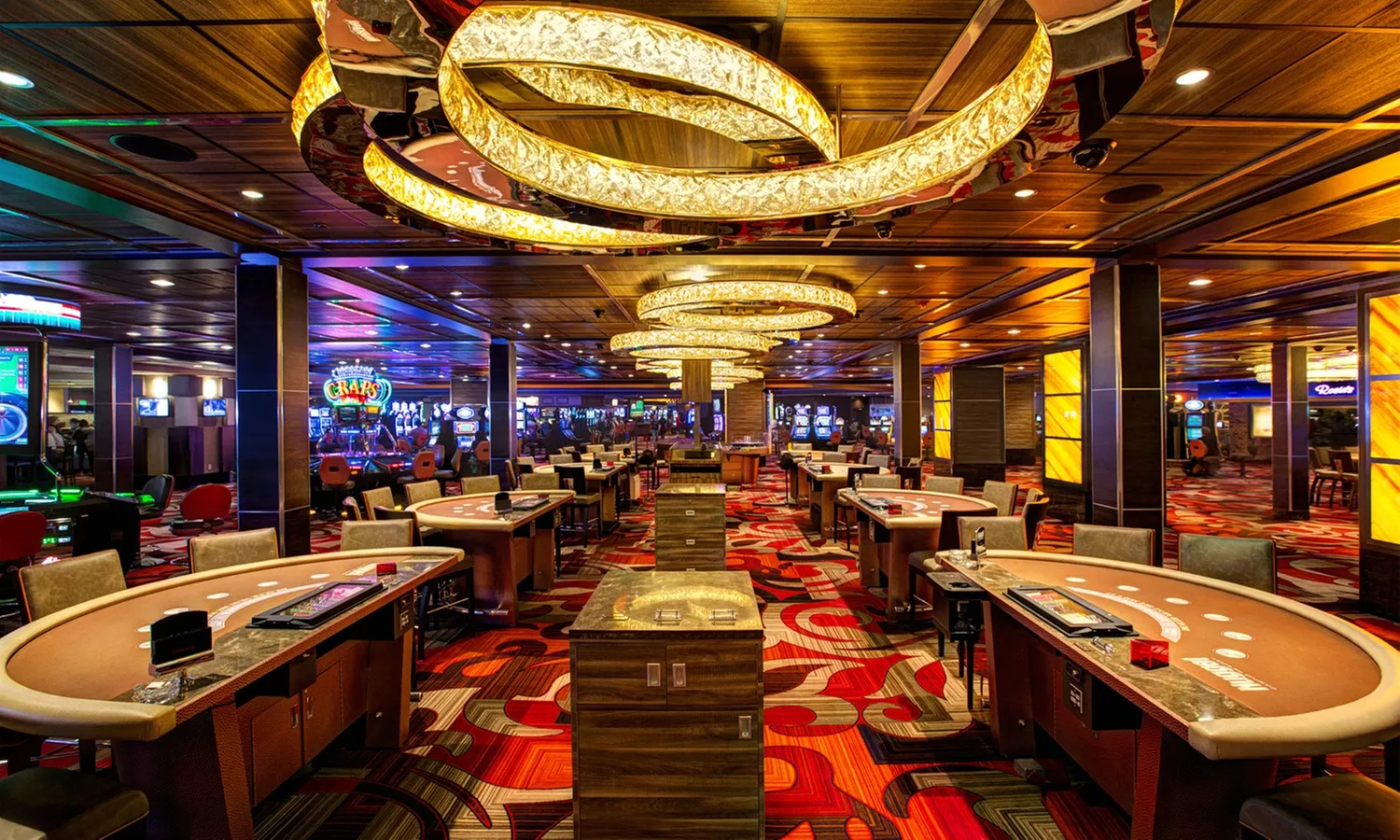 Resort evening timing for dinner and entertainment